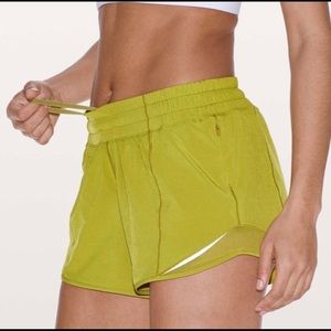 🌟NWT🌟🍋 Lululemon Hotty hot short Sz. 12